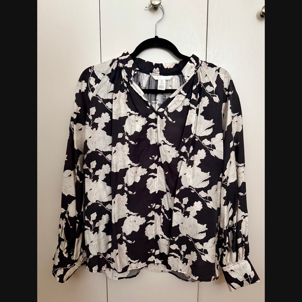 Women's Black & White Floral Long-Sleeve Blouse